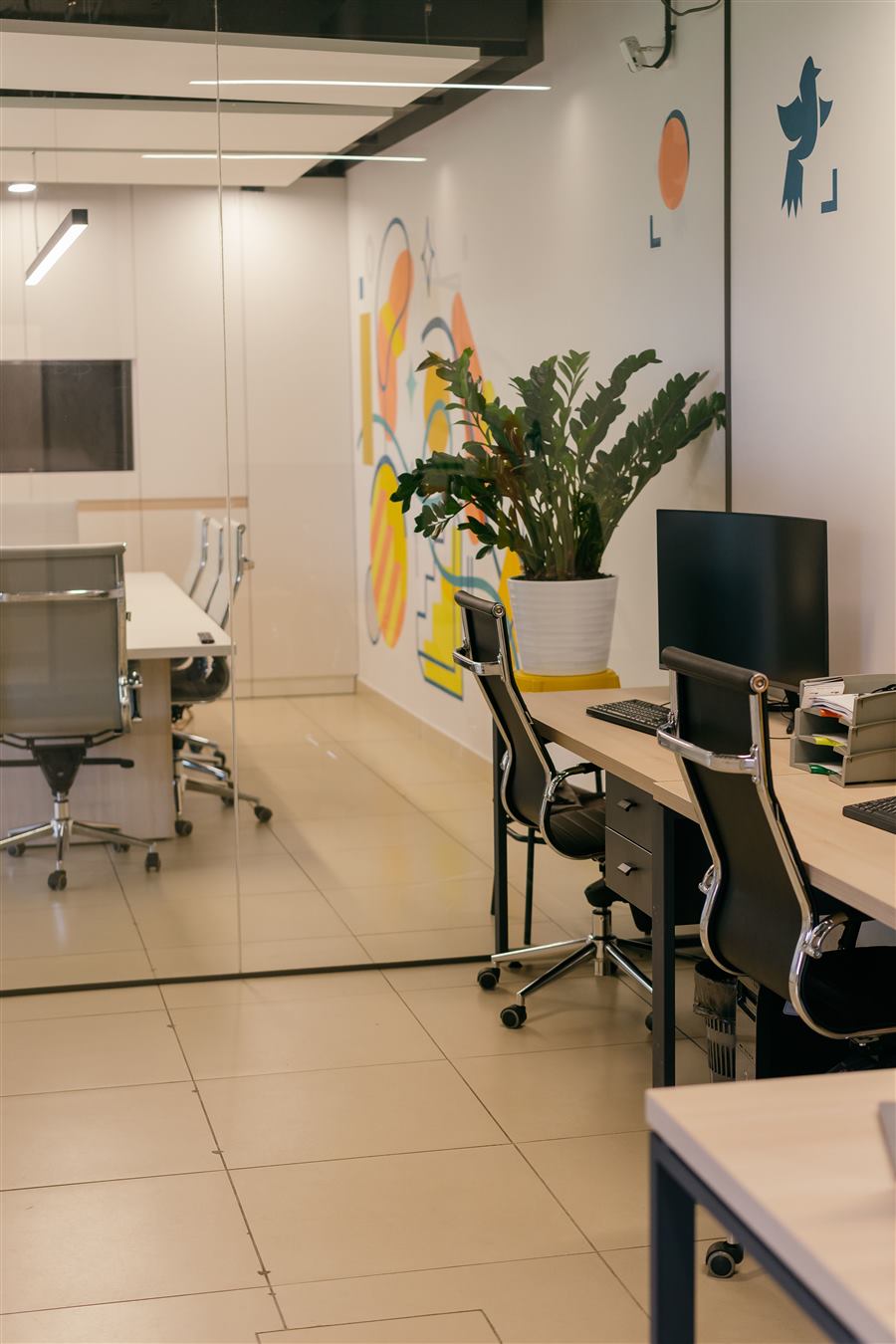 Open space de bureaux modernes entretenu
